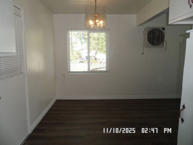 Building Photo - 5004