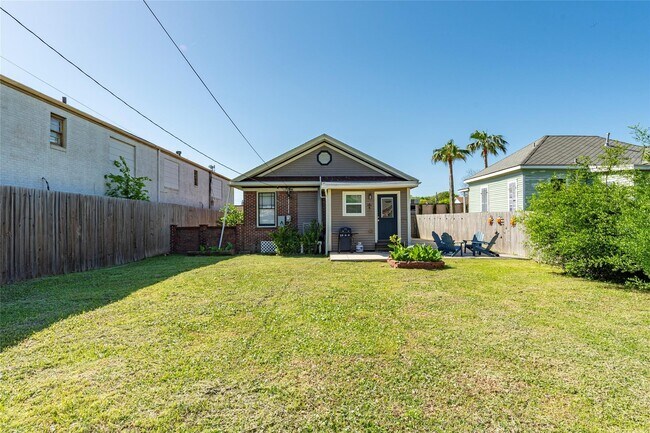 Building Photo - 4508 Avenue O 1/2