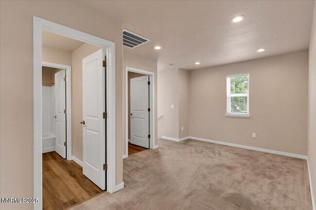 Building Photo - 916 Garden Ct