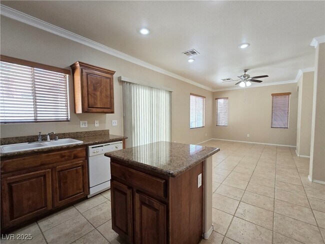 Building Photo - 5431 W Hasley Canyon Ave