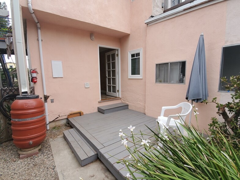 Building Photo - 663 Marine St