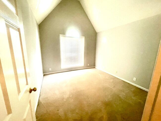 2nd bedroom - 1946 Black Fox Xing