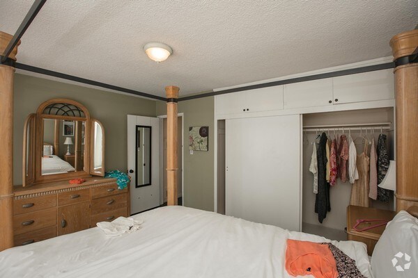 Building Photo - 2328 Virginia Ave