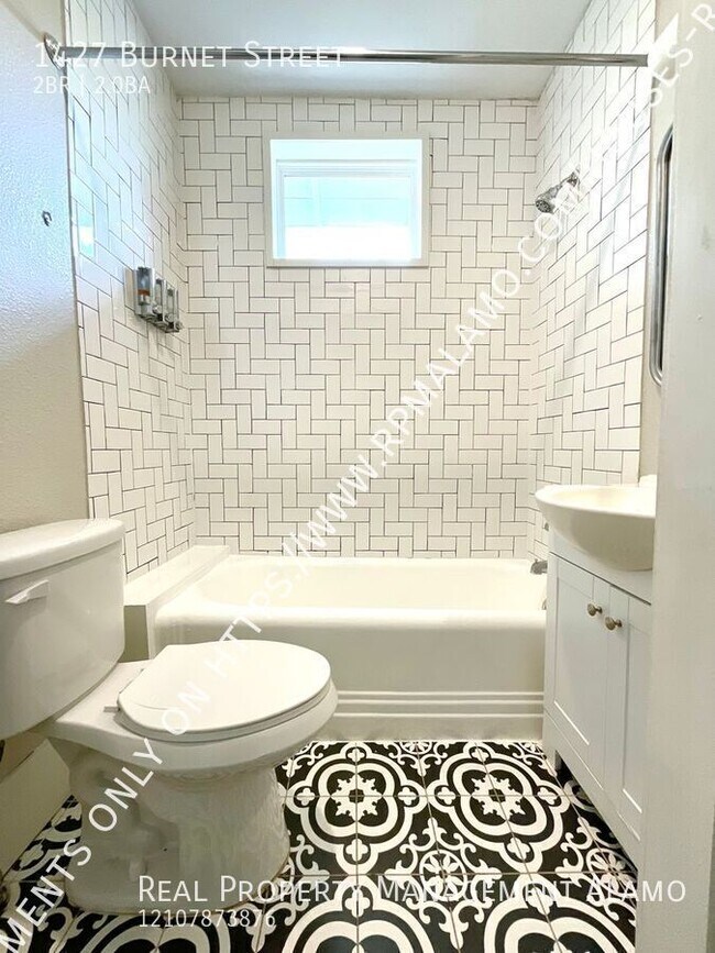 Building Photo - 1427 Burnet St