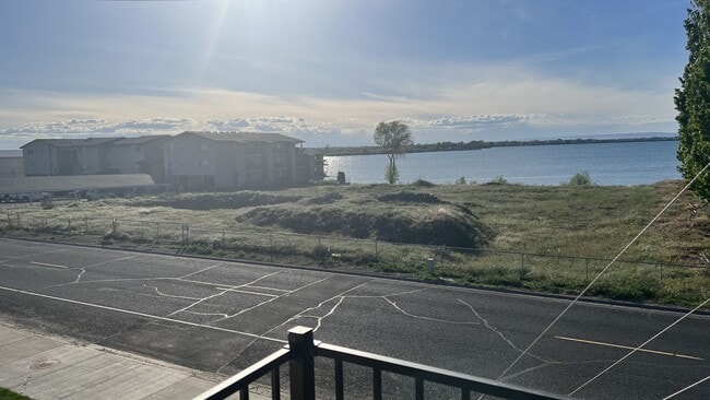 Building Photo - 2821 W Marina Dr