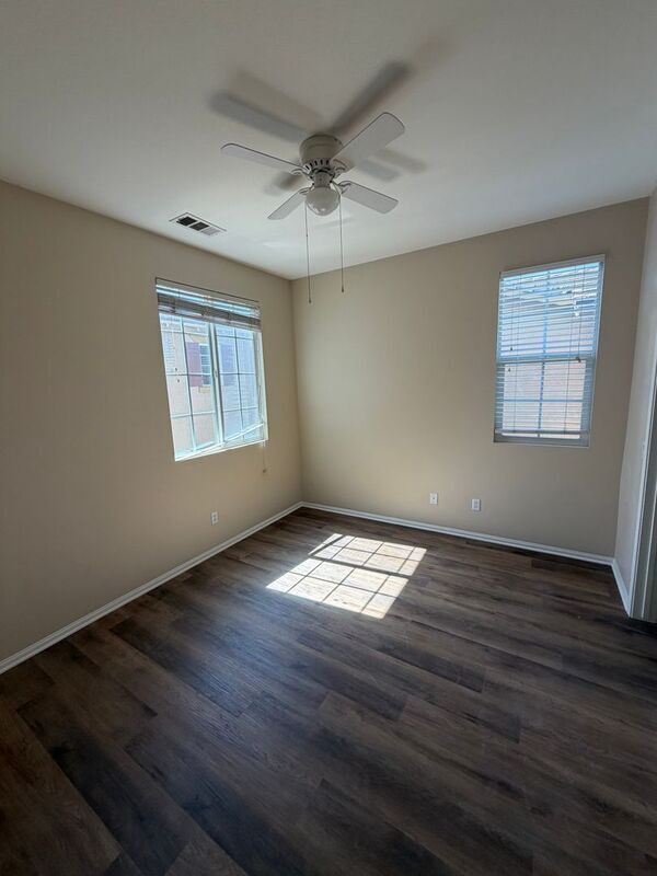 Building Photo - 40184 Annapolis Dr