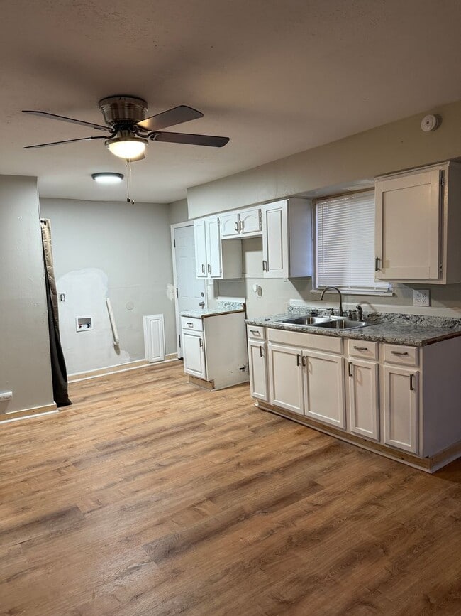 Building Photo - Discover this newly remodeled 3-bedroom, 1-bath home in Indianapolis’s Old Southside.