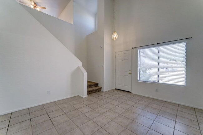 Building Photo - Desirable North Phoenix  Home with 1 Downs...