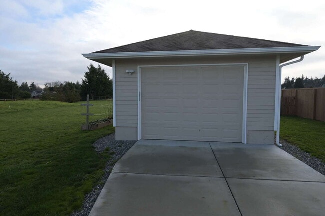 Building Photo - Modern & comfortable home in a country setting on 1 acre in Sequim