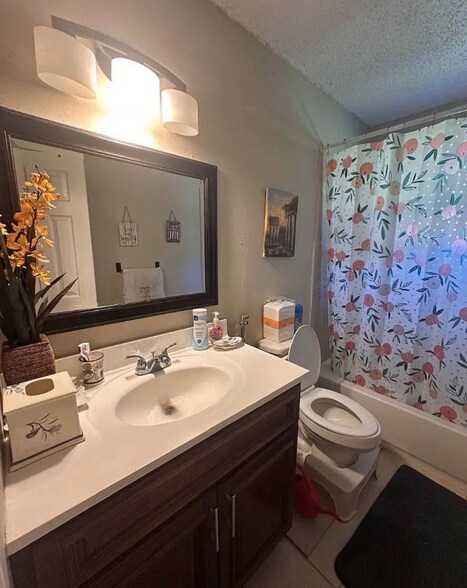 Building Photo - 257 S Fairbairn Dr