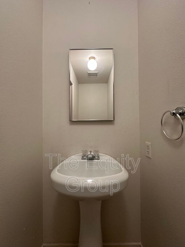 Building Photo - 5503 W Sweet Dr