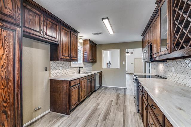 Building Photo - 524 Raintree Cir