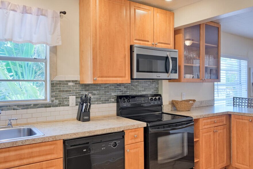 Building Photo - 3018 Gulf Dr