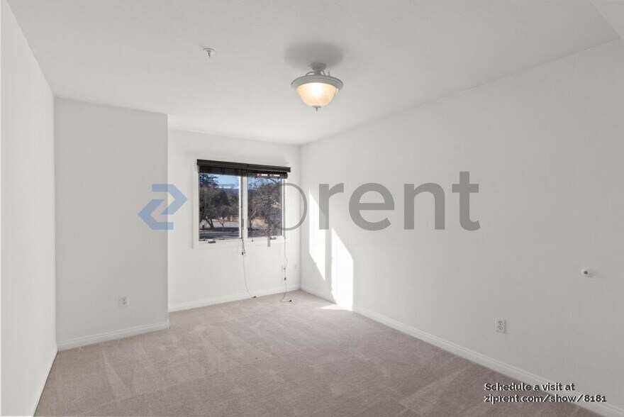 Building Photo - Unit