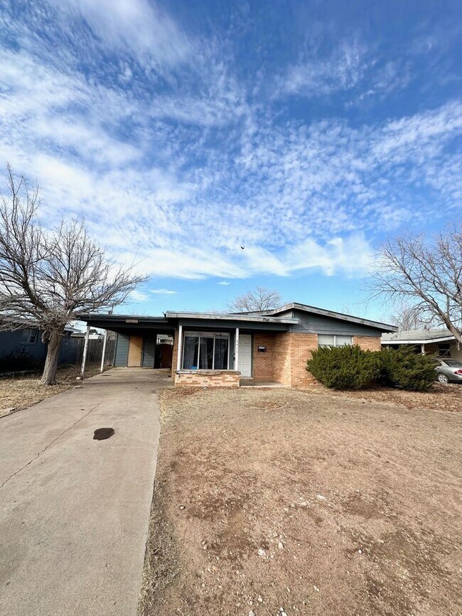 Building Photo - 3 Bed 2 Bath Ready To Rent ASAP!