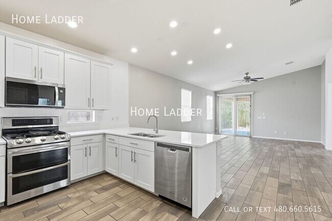 Building Photo - 3234 E Dogwood Pl