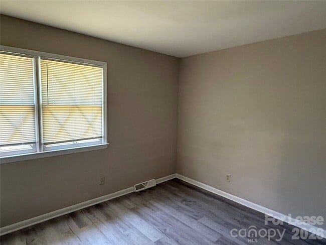 Building Photo - 524 Echodale Dr