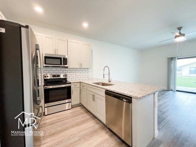 Building Photo - Spacious 3-Bedroom, 2-Bathroom 1 Car Garage