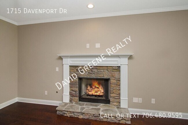 Building Photo - 1715 Davenport Dr