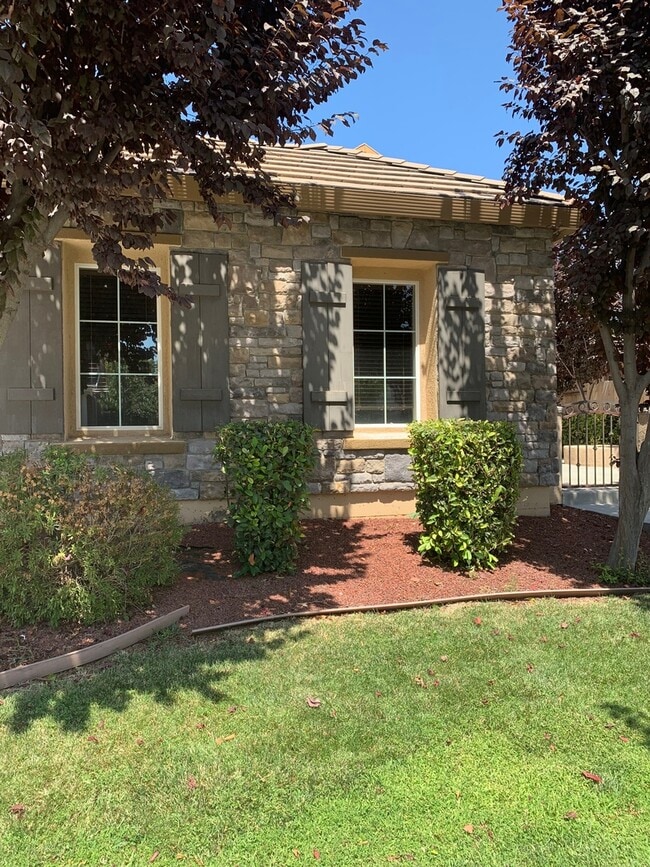 Building Photo - Gorgeous home in Patterson