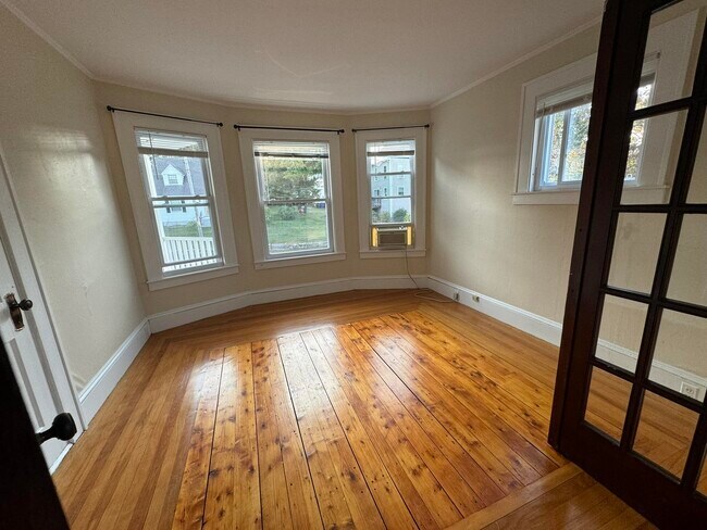 Building Photo - 321 Calef Rd