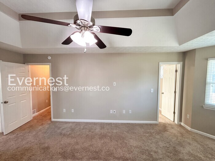 Building Photo - 608 Doral Pointe