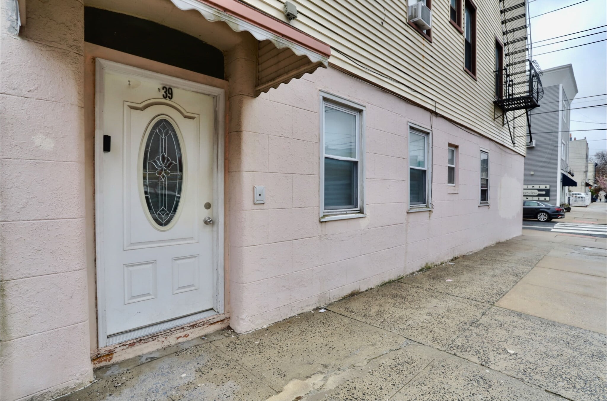 Building Photo - 39 Bowers St