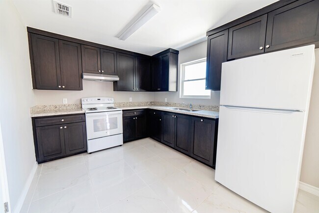 Building Photo - 315 Dorel Dr