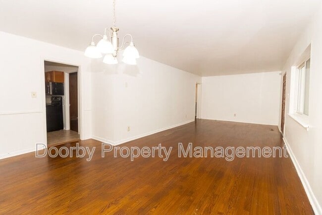 Building Photo - 1828 Dogwood Dr