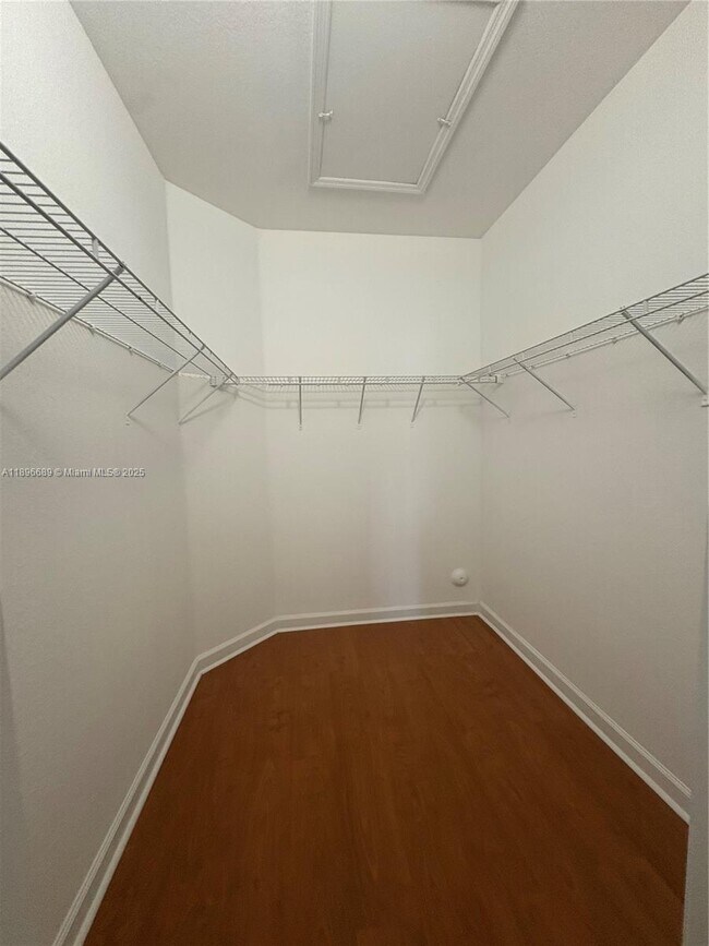 Building Photo - 3383 W 90th St