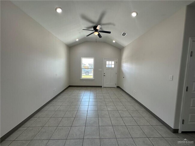 Building Photo - 2232 S Vly Cir