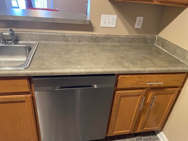 Building Photo - 1153 Fairman Way