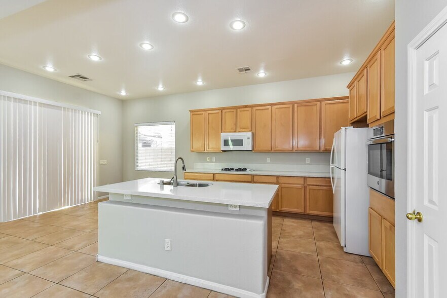 Building Photo - 10510 Eagle Nest St
