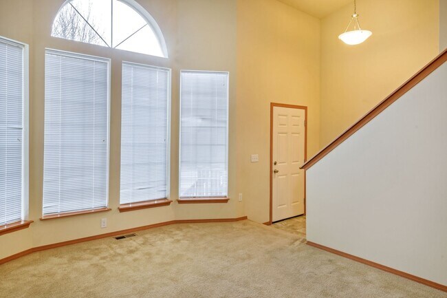 Building Photo - Beautiful Home Located in Coupeville!