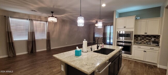 Building Photo - 27057 N Skipping Rock Rd