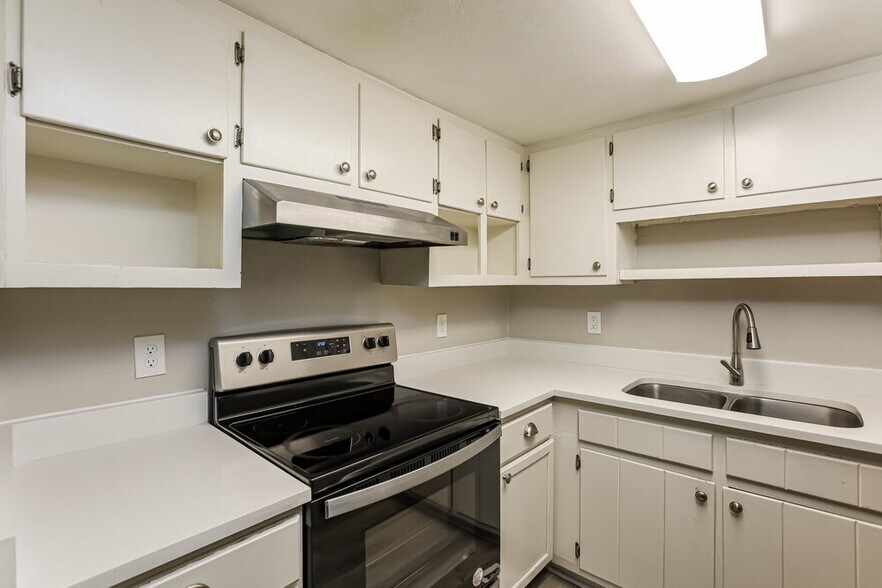 Building Photo - 1398 Lakeview Pkwy