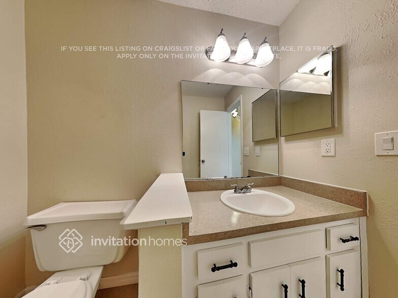 Building Photo - 15707 GardenSide Ln