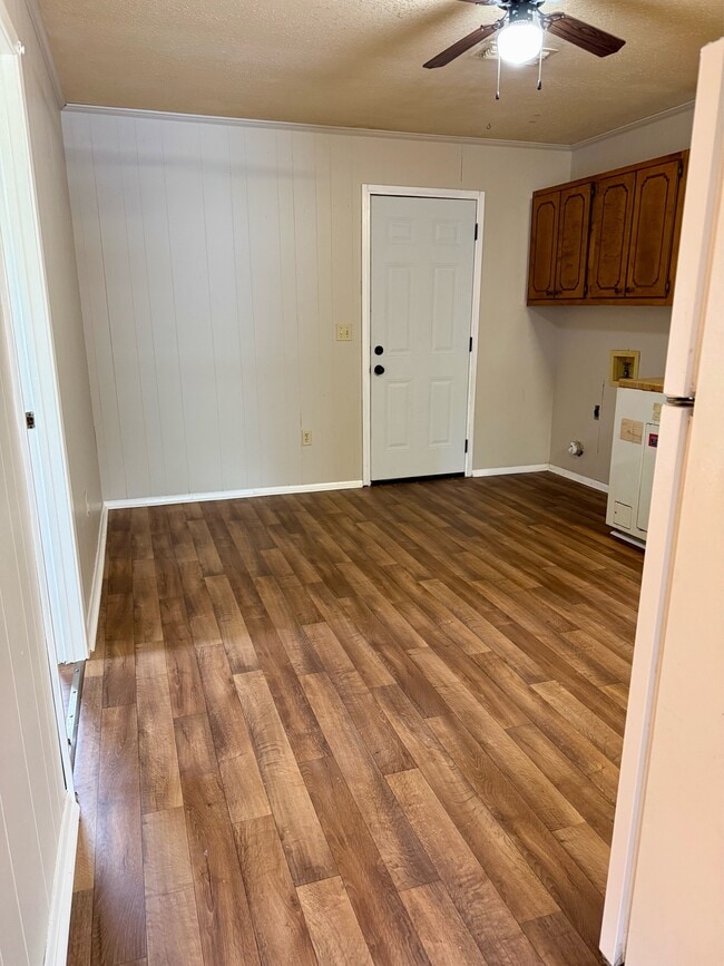 Building Photo - 103 Dorman Ave