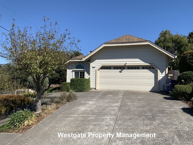 Building Photo - 1160 Birch Dr