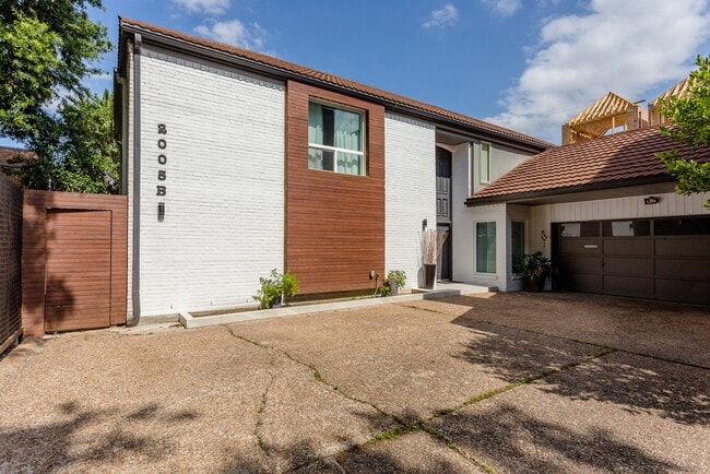 Building Photo - 2005 Potomac Dr