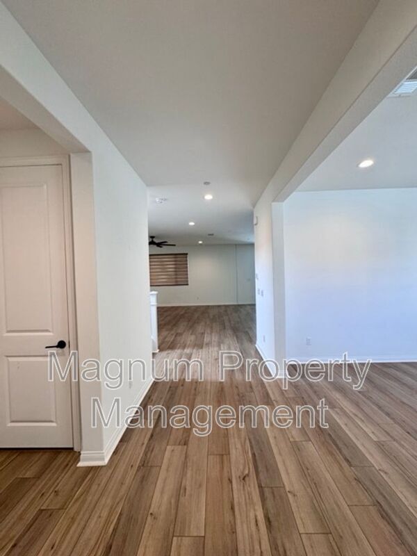 Building Photo - 25181 Desert Sage Dr
