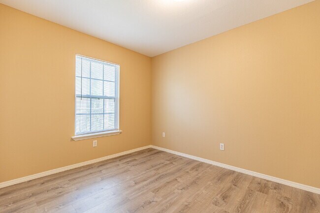 Building Photo - 303 Villareal St