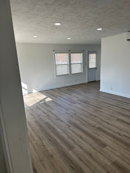 Building Photo - 4233 E 38th St