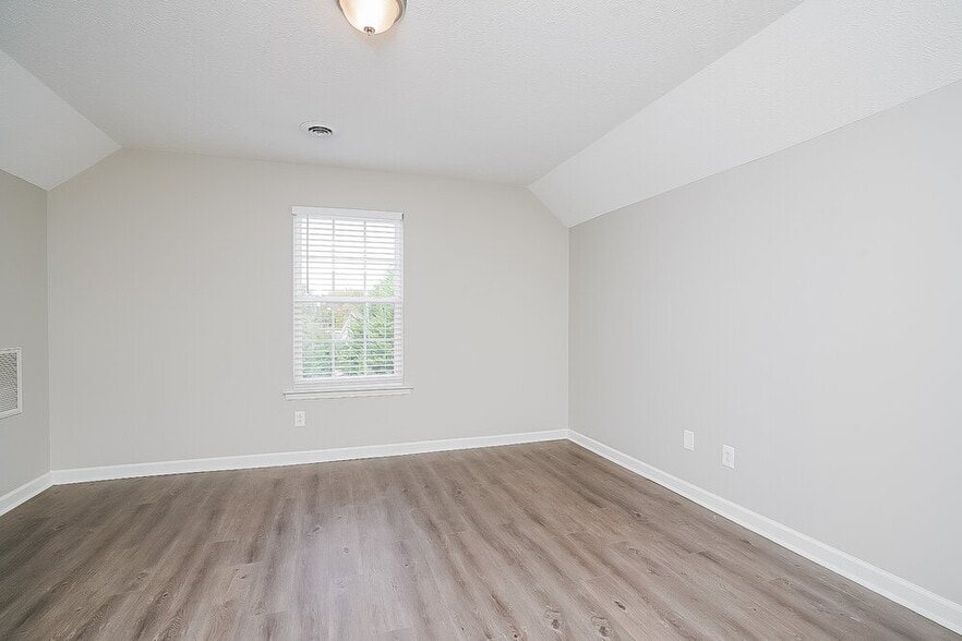 Building Photo - 2301 Weber Ct