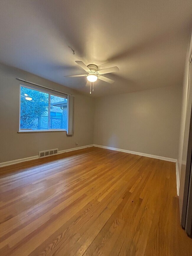 Building Photo - Dexter