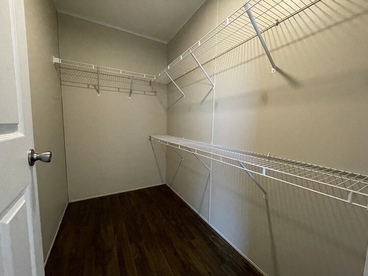 Building Photo - 38054 Versailles St