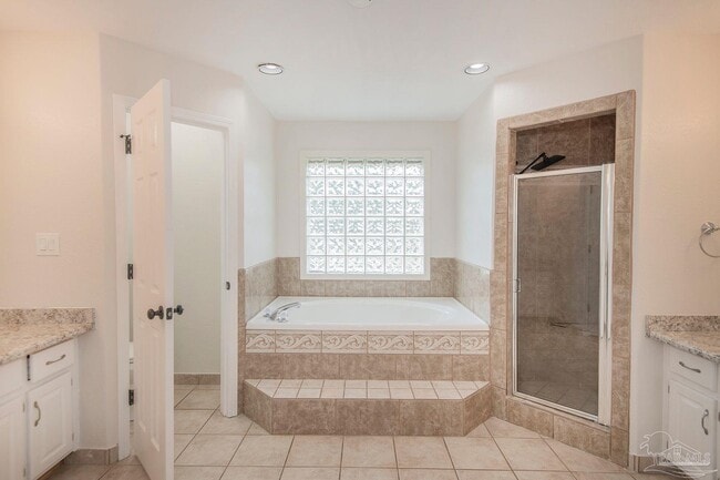 Building Photo - 5490 Oakmont Dr