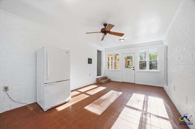 Building Photo - 5056 Wellington Dr