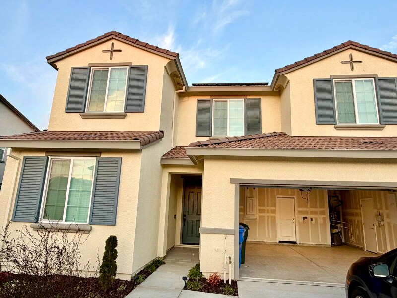 Building Photo - 1570 Pinchot Dr