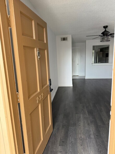 Building Photo - 3320 N Arnoult Rd